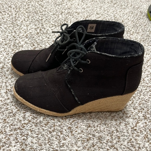 Toms Shoes - TOMS espadrilles lace up black canvas wedge 8